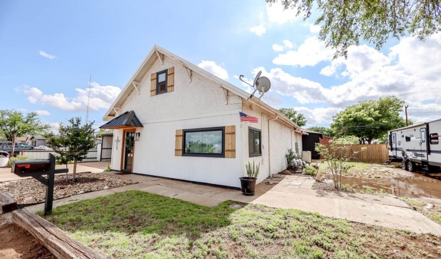 209 D Ave, Abernathy, TX 79311 - 3 Beds, 2 Bath