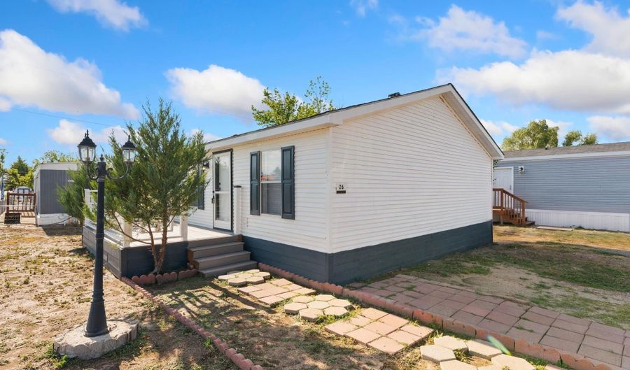 300 E PROSSER Rd, Cheyenne, WY 82007 - 3 Beds, 2 Bath