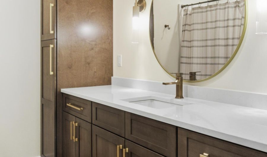 1534 Hannah Ln, Aberdeen, SD 57401 - 4 Beds, 2 Bath