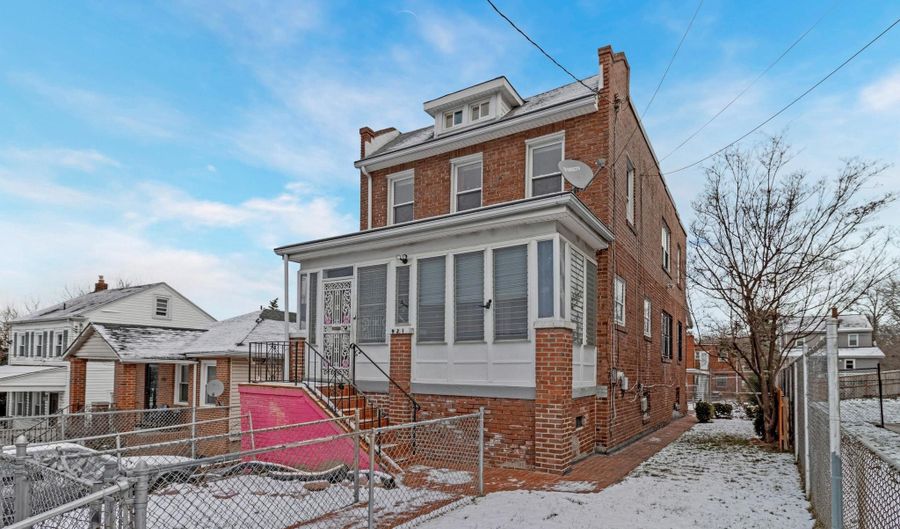 921 48TH St NE, Washington, DC 20019 - 4 Beds, 2 Bath