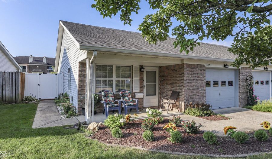325 Dangerfield Dr, Beech Grove, IN 46107 - 2 Beds, 2 Bath