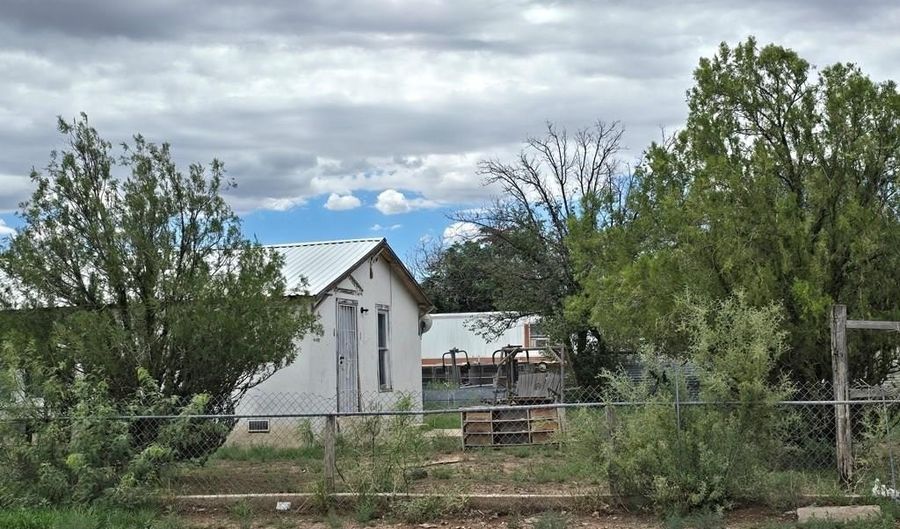 202 S 13th St, Alpine, TX 79830 - 2 Beds, 1 Bath