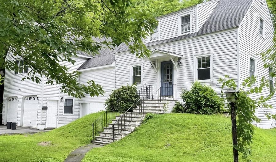 56 Gammon Ave, Auburn, ME 04210 - 3 Beds, 3 Bath