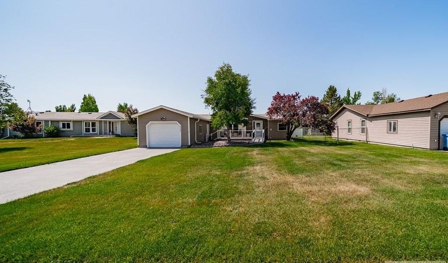 4350 Wagonwheel Cir, Ammon, ID 83406 - 3 Beds, 2 Bath