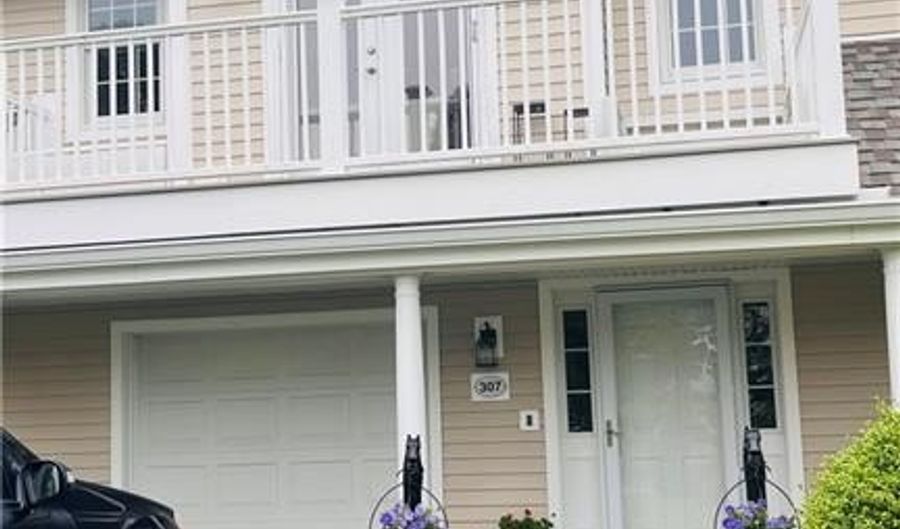 307 Corey Ln, Middletown, RI 02842 - 2 Beds, 3 Bath