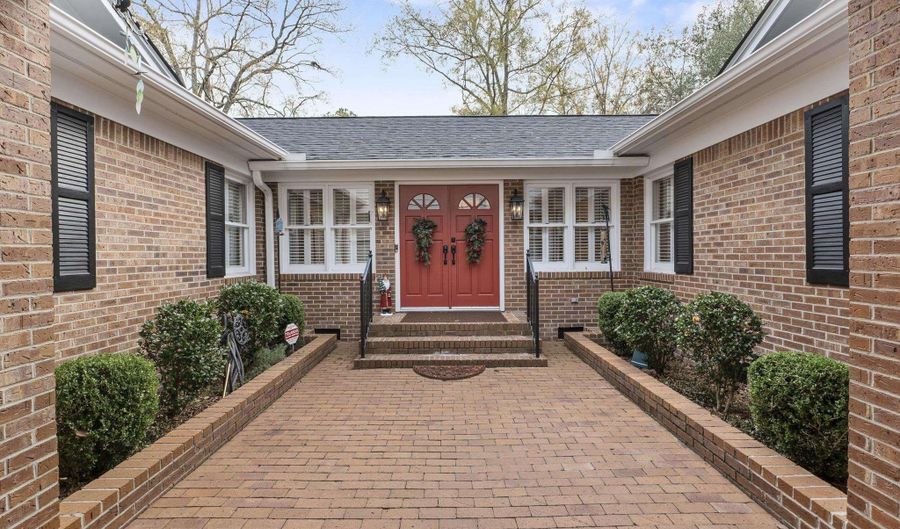 131 Chesnut St, Camden, SC 29020 - 4 Beds, 3 Bath