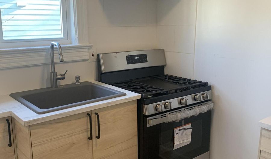 609 3rd Ave 3, Asbury Park, NJ 07712 - 0 Beds, 1 Bath