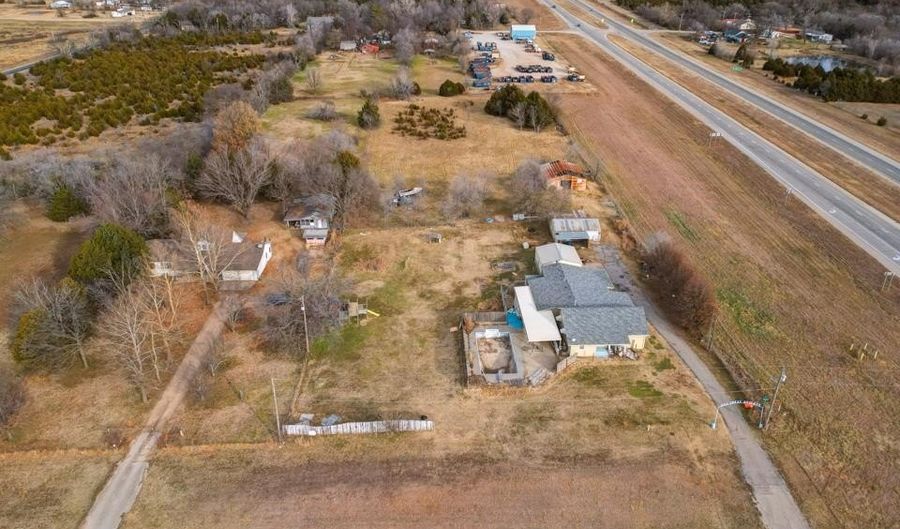 7196 252nd Rd, Arkansas City, KS 67005 - 3 Beds, 2 Bath