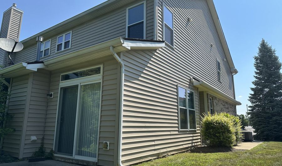 6302 Bishops Pond Ln, Indianapolis, IN 46268 - 2 Beds, 3 Bath