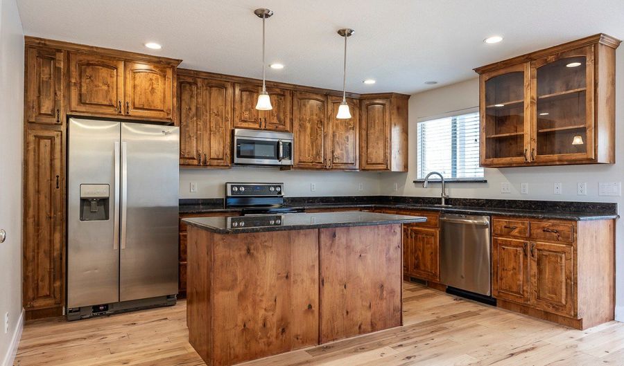 10428 N TAMARACK, Cedar Hills, UT 84062 - 5 Beds, 4 Bath