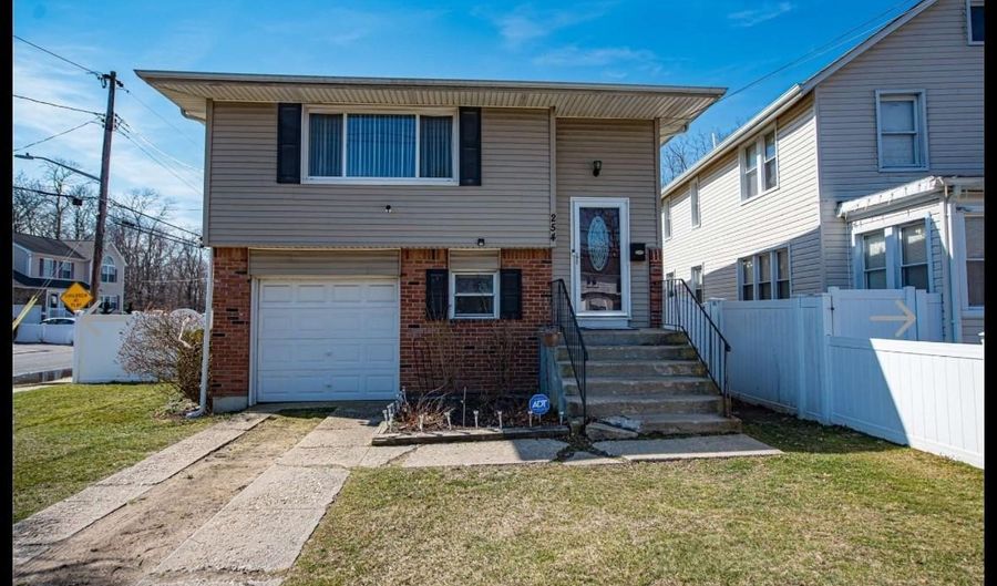 254 Albany Ave, Amityville, NY 11701 - 5 Beds, 2 Bath