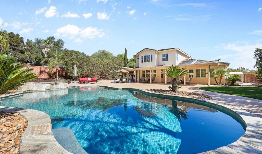 824 Hillcrest Ter, Fallbrook, CA 92028 - 4 Beds, 4 Bath