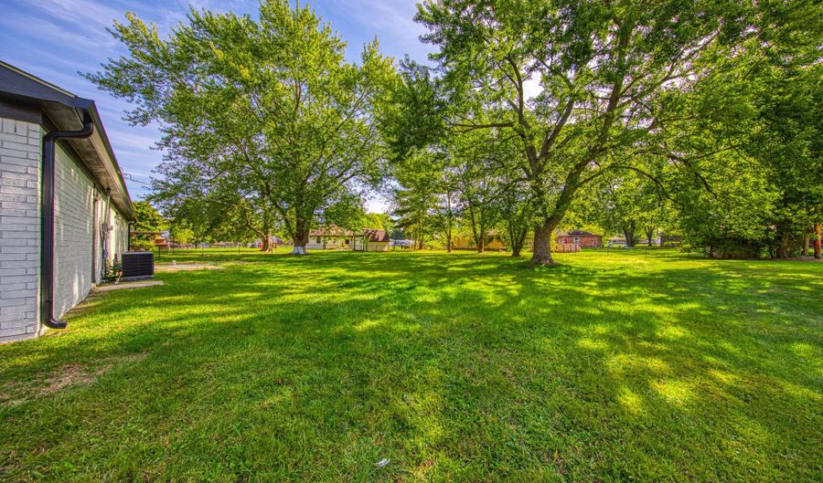 227 Poplar Grove Dr, Avon, IN 46123 - 3 Beds, 2 Bath