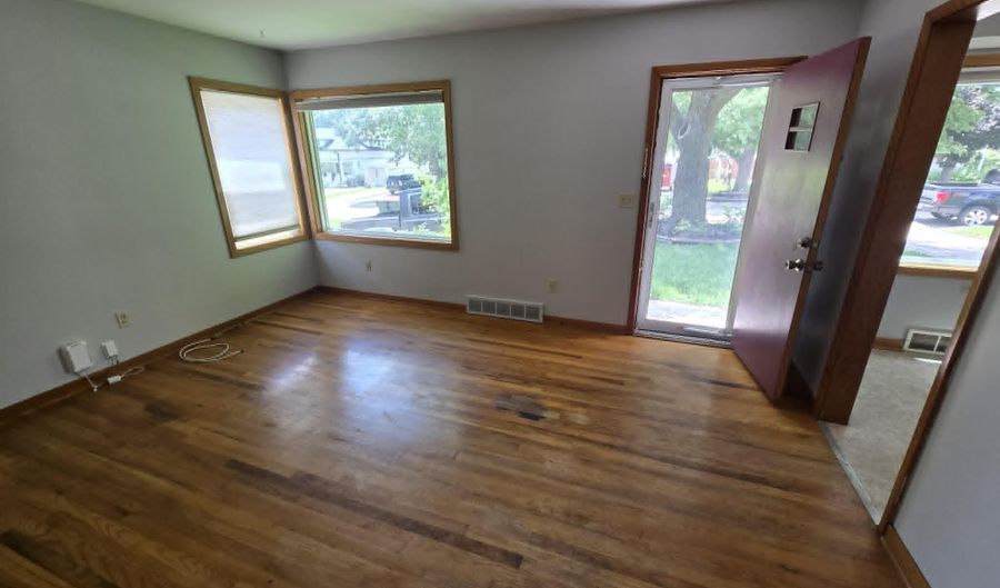1312 N 10th St, Beatrice, NE 68310 - 2 Beds, 1 Bath