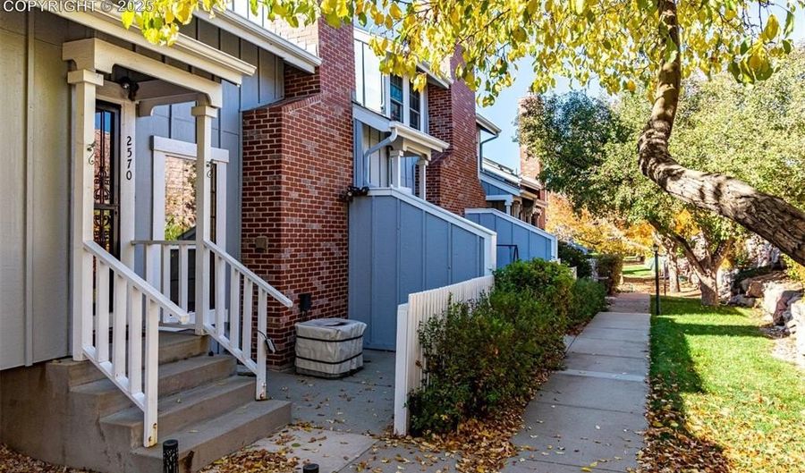 2570 Hatch Cir, Colorado Springs, CO 80918 - 2 Beds, 2 Bath