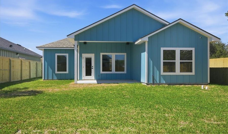 741 S 10th St, Aransas Pass, TX 78336 - 3 Beds, 2 Bath