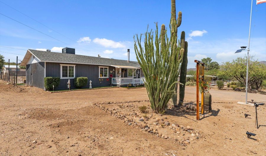 20641 E SQUAW VALLEY Rd, Black Canyon City, AZ 85324 - 3 Beds, 2 Bath