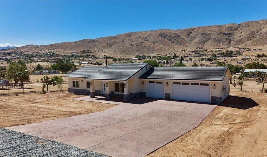 22421 Ocotillo Way, Apple Valley, CA 92308 - 3 Beds, 2 Bath