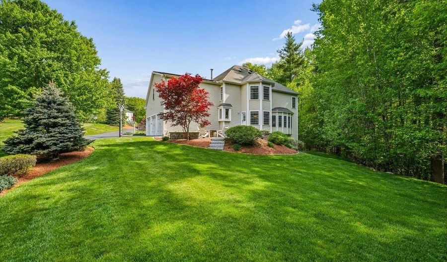 22 Elizabeth Way, Bedford, NH 03110 - 4 Beds, 5 Bath