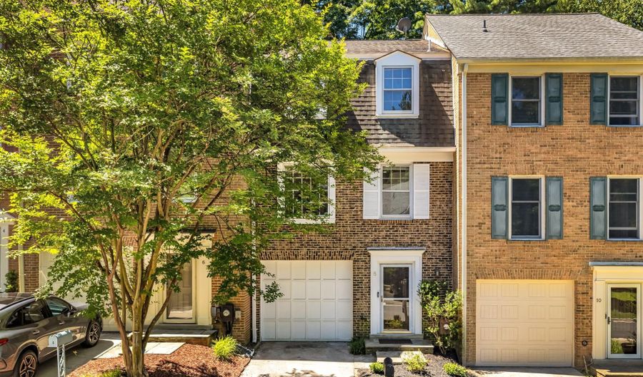 8 SANGAMORE Ct, Bethesda, MD 20816 - 3 Beds, 3 Bath