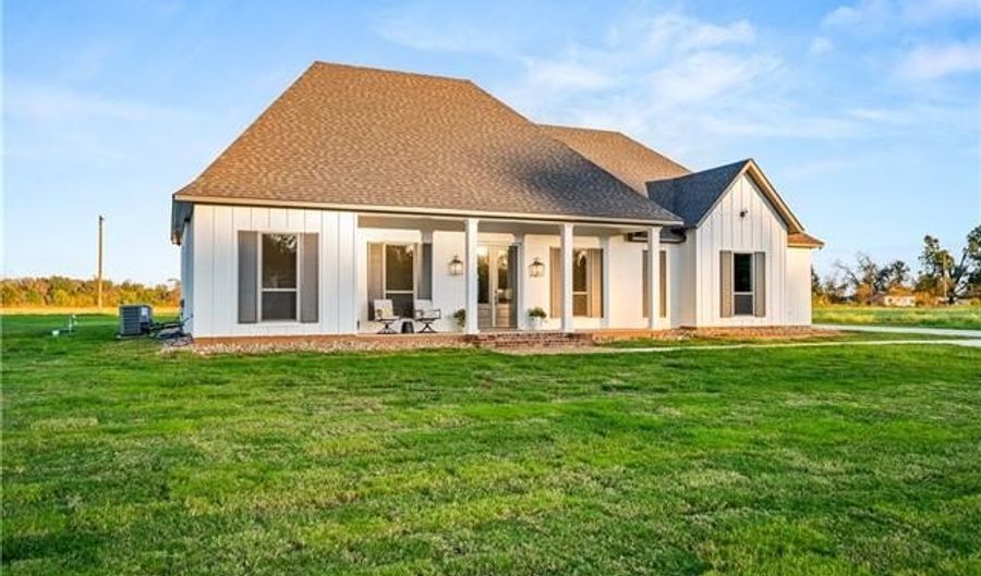 3042 BAYOU FIELDS Dr, Alexandria, LA 71303 - 4 Beds, 3 Bath