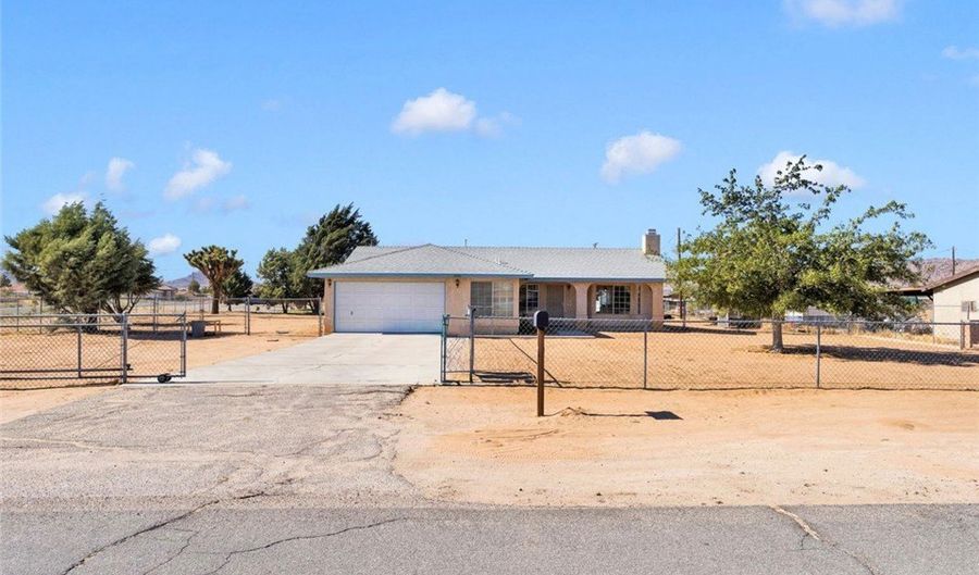 21930 Mohican Ave, Apple Valley, CA 92307 - 3 Beds, 2 Bath