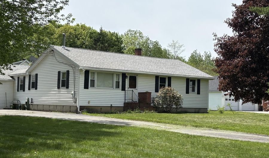 2 Sunrise Cir, Augusta, ME 04330 - 3 Beds, 1 Bath