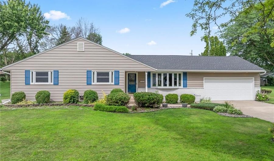 2100 10th St SW, Austin, MN 55912 - 4 Beds, 2 Bath