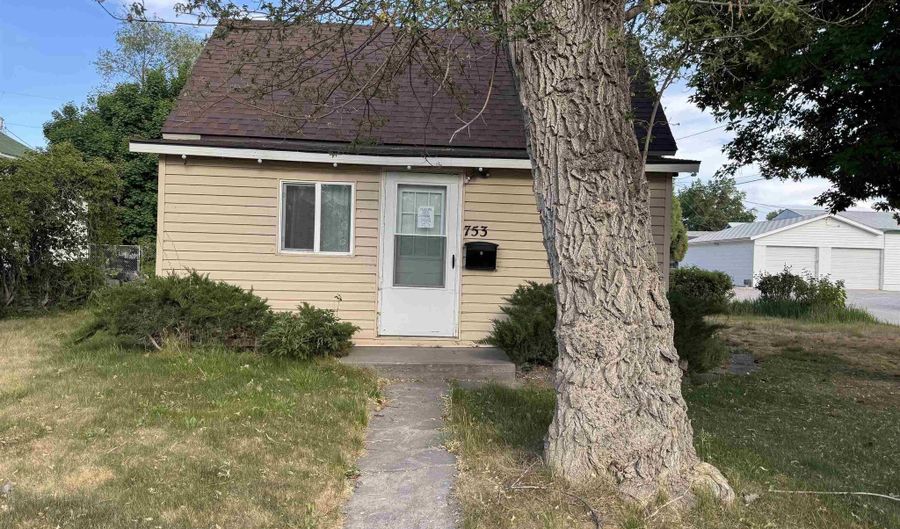 753 Fort Hall, American Falls, ID 83211 - 2 Beds, 1 Bath