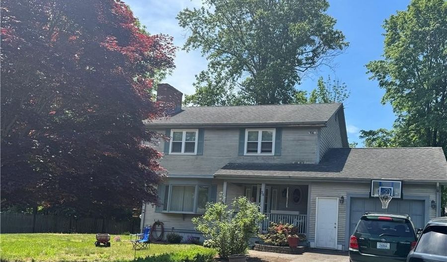 36 Oak Hill Rd, North Kingstown, RI 02852 - 3 Beds, 2 Bath