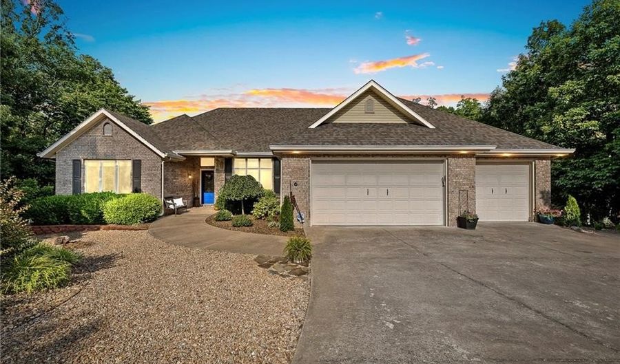 6 Leawood Pl, Bella Vista, AR 72715 - 4 Beds, 4 Bath