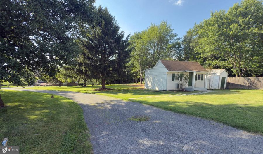 22310 CLARKSBURG Rd, Boyds, MD 20841 - 2 Beds, 1 Bath