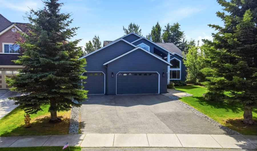 5717 Yukon Charlie Loop, Anchorage, AK 99502 - 5 Beds, 3 Bath