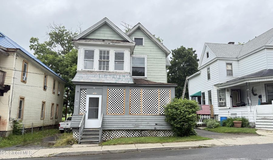 62 Glen Ave, Amsterdam, NY 12010 - 8 Beds, 2 Bath