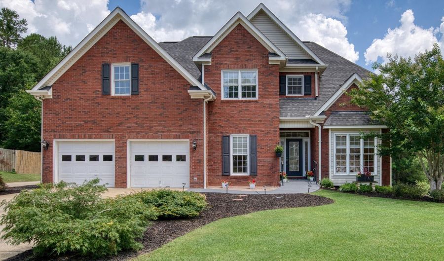 200 AVALON Ln, Anniston, AL 36207 - 5 Beds, 4 Bath