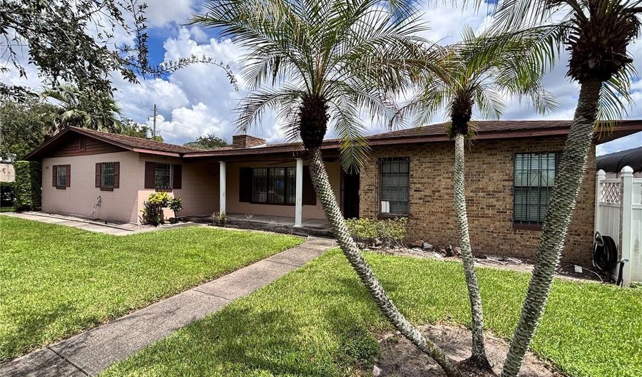 4143 EDGEWATER Dr, Orlando, FL 32804 - 2 Beds, 2 Bath