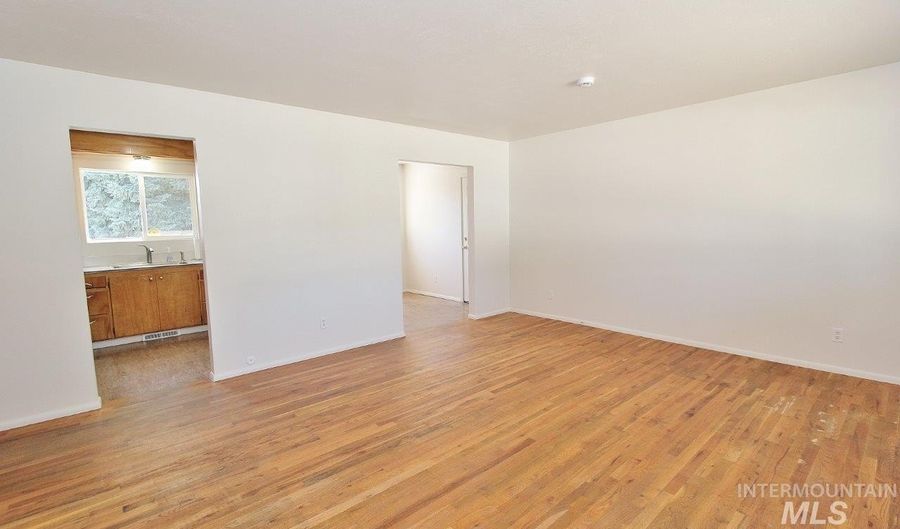 2114 Fry St, Boise, ID 83704 - 3 Beds, 1 Bath