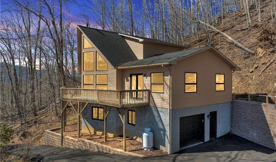 271 Dogwood Trl, Banner Elk, NC 28604 - 3 Beds, 3 Bath