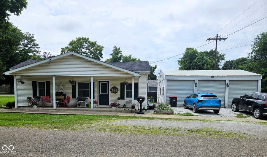 105 E Logan St, Attica, IN 47918 - 2 Beds, 1 Bath