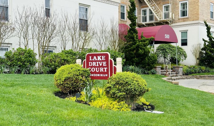 500 Deal Lake Dr 5D, Asbury Park, NJ 07712 - 2 Beds, 1 Bath