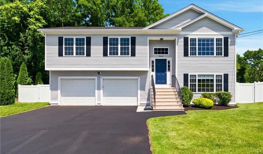 17 Ostend St, Johnston, RI 02919 - 3 Beds, 3 Bath
