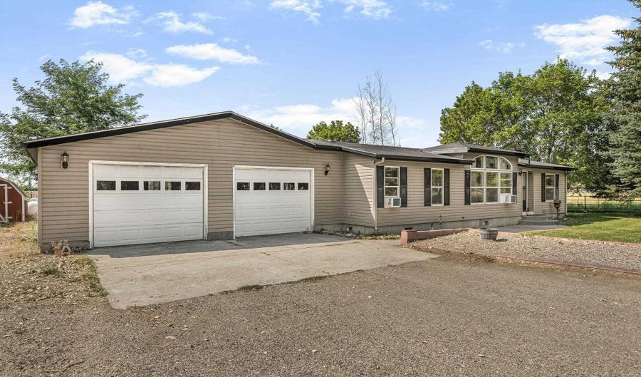 62 S 35 W, Blackfoot, ID 83221 - 3 Beds, 2 Bath