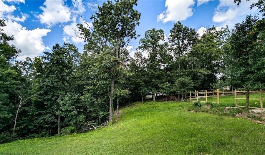 4 McHugh Ln, Bella Vista, AR 72715 - 3 Beds, 3 Bath