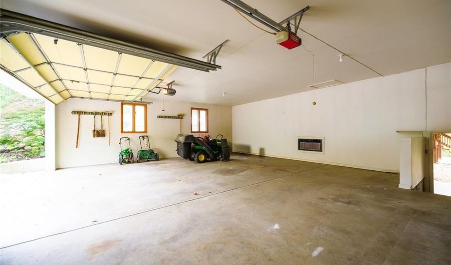 50 W Oak Hill Dr, Ballwin, MO 63021 - 3 Beds, 2 Bath