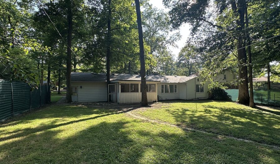 124 Canterbury Ct, Anderson, IN 46012 - 3 Beds, 2 Bath
