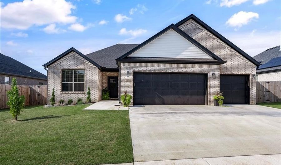 800 Harbison St, Bentonville, AR 72713 - 4 Beds, 3 Bath