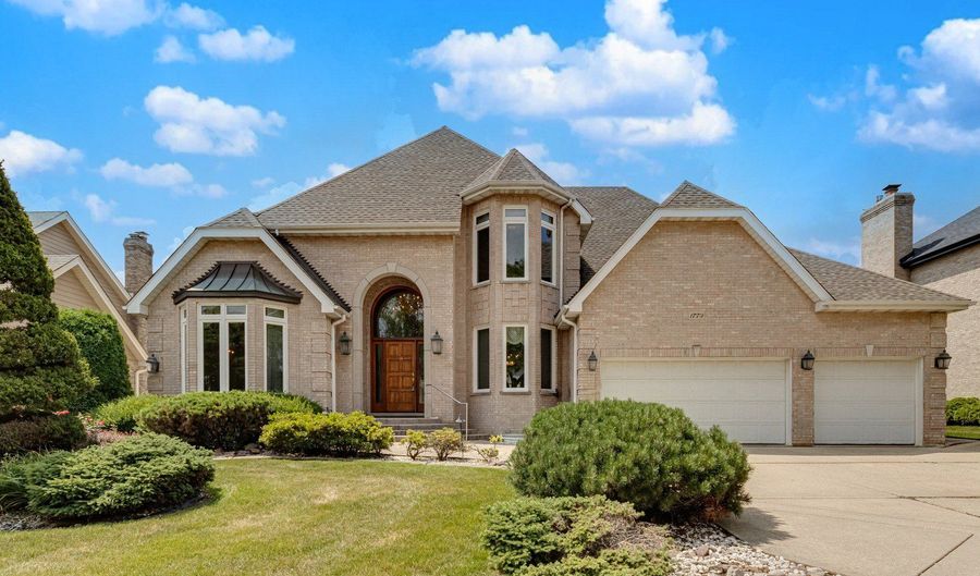1773 W Whispering Ct, Addison, IL 60101 - 4 Beds, 5 Bath