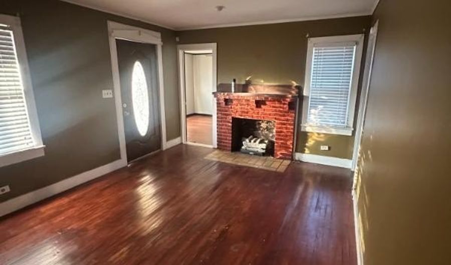 618 S Columbus, Aberdeen, MS 39730 - 4 Beds, 2 Bath