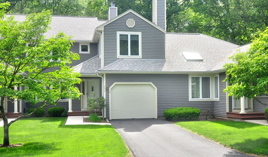 202 Castlewood Dr 202, Bloomfield, CT 06002 - 2 Beds, 3 Bath