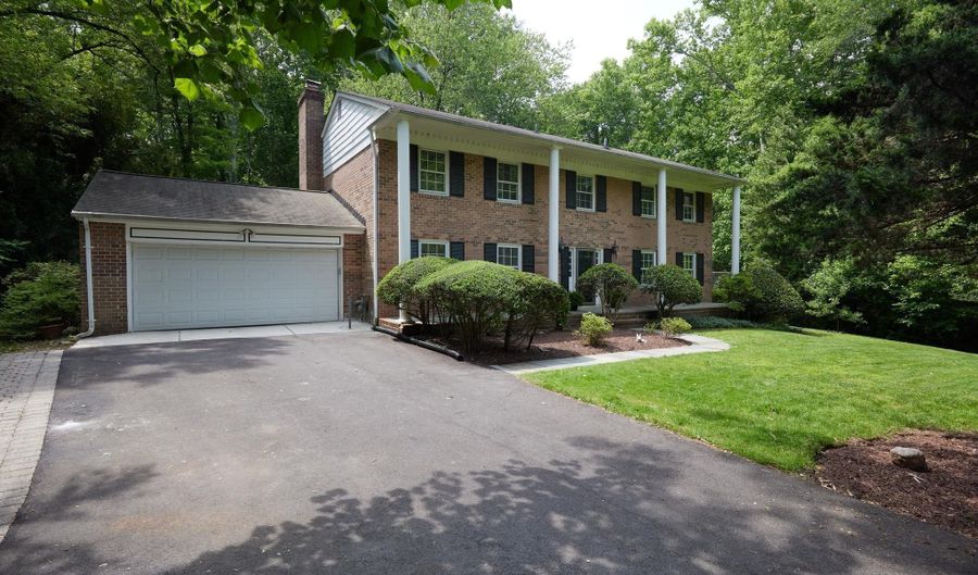 7811 CHARLESTON Dr, Bethesda, MD 20817 - 5 Beds, 4 Bath